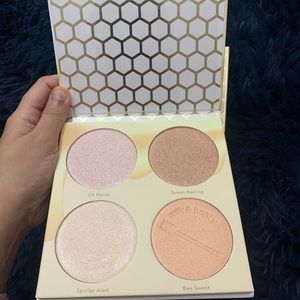 Beauty Bakerie highlighter palette brand new powder highlighter